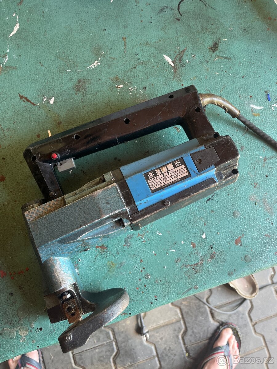 Elektrické nůžky na plech