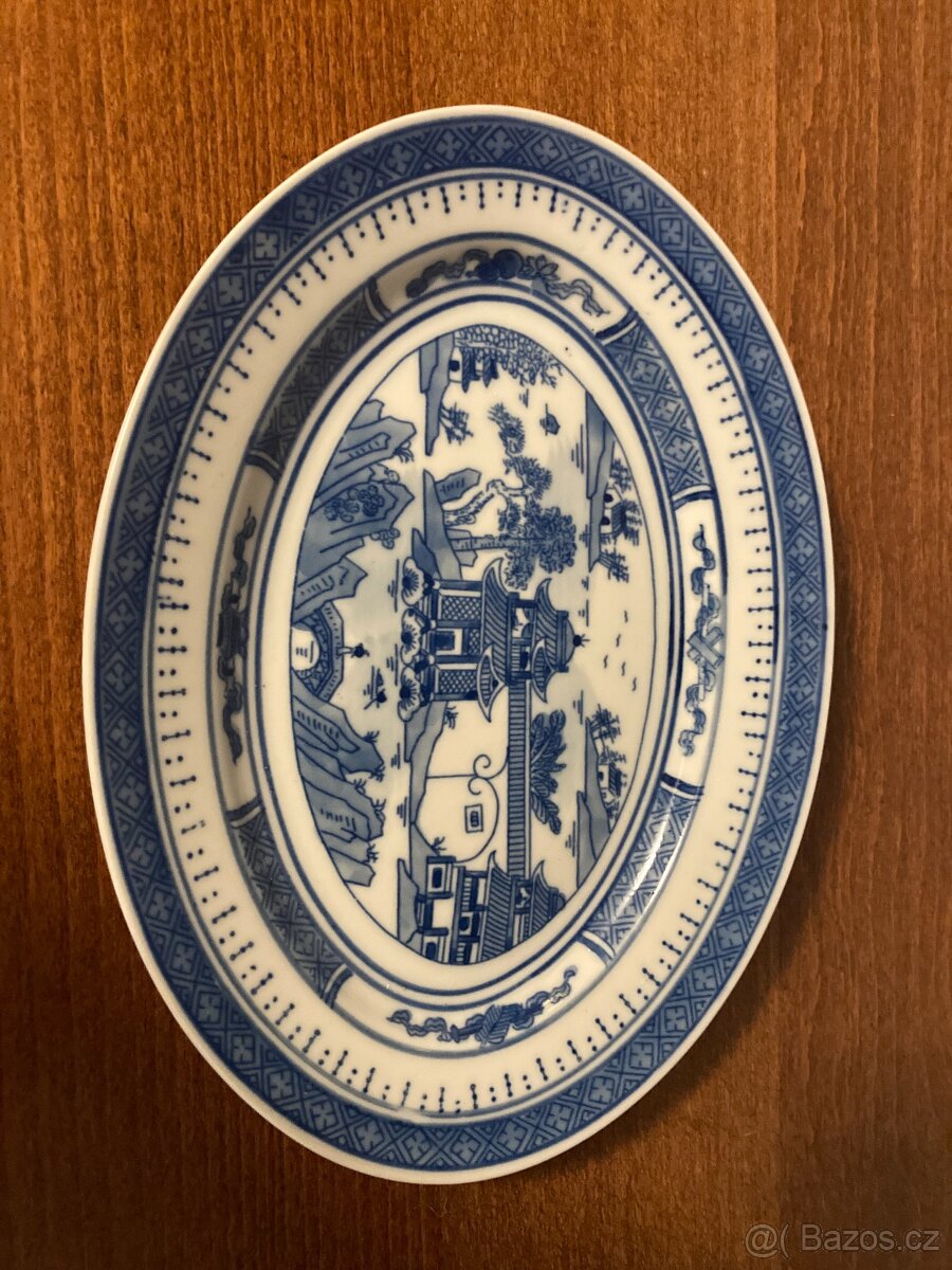talíř z čínského porcelánu