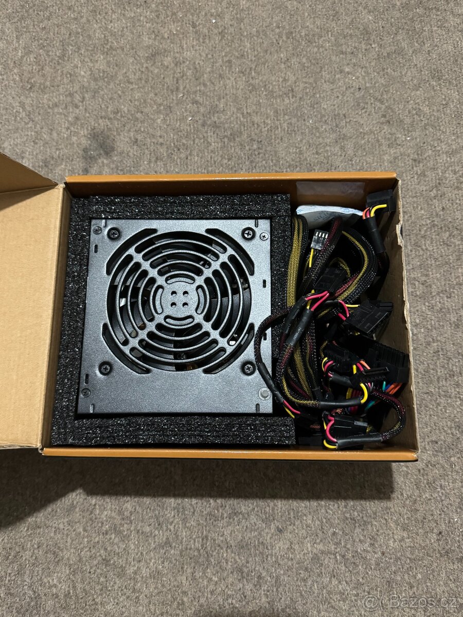 Corsair VS550 (550W)