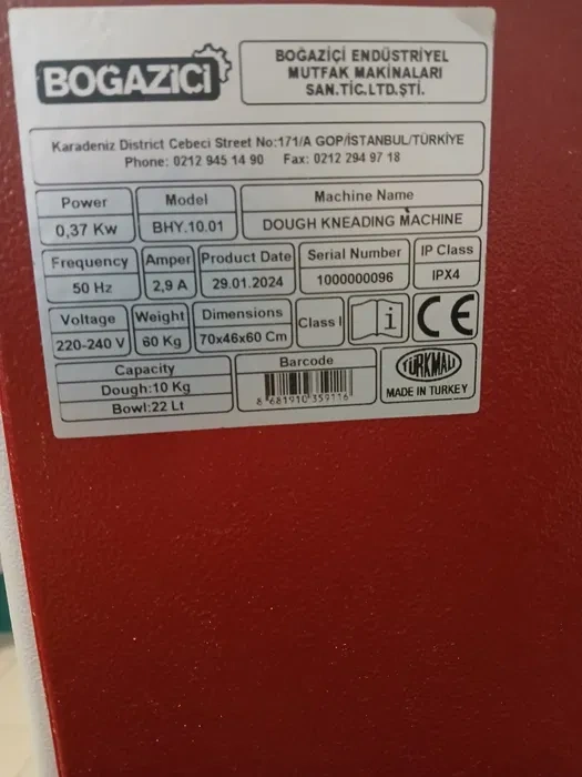 Prodám hnětač těsta v funkčním a dobrém stavu.