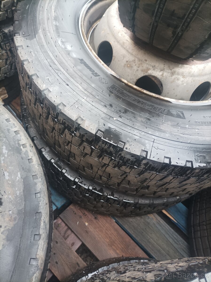 Pneu Michelin Remix     285 70 19,5