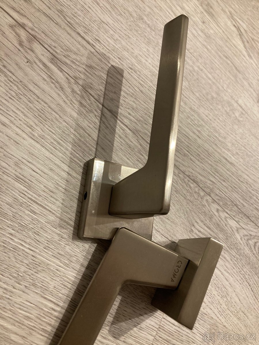 Nove klika znacky CROMA wc zamek