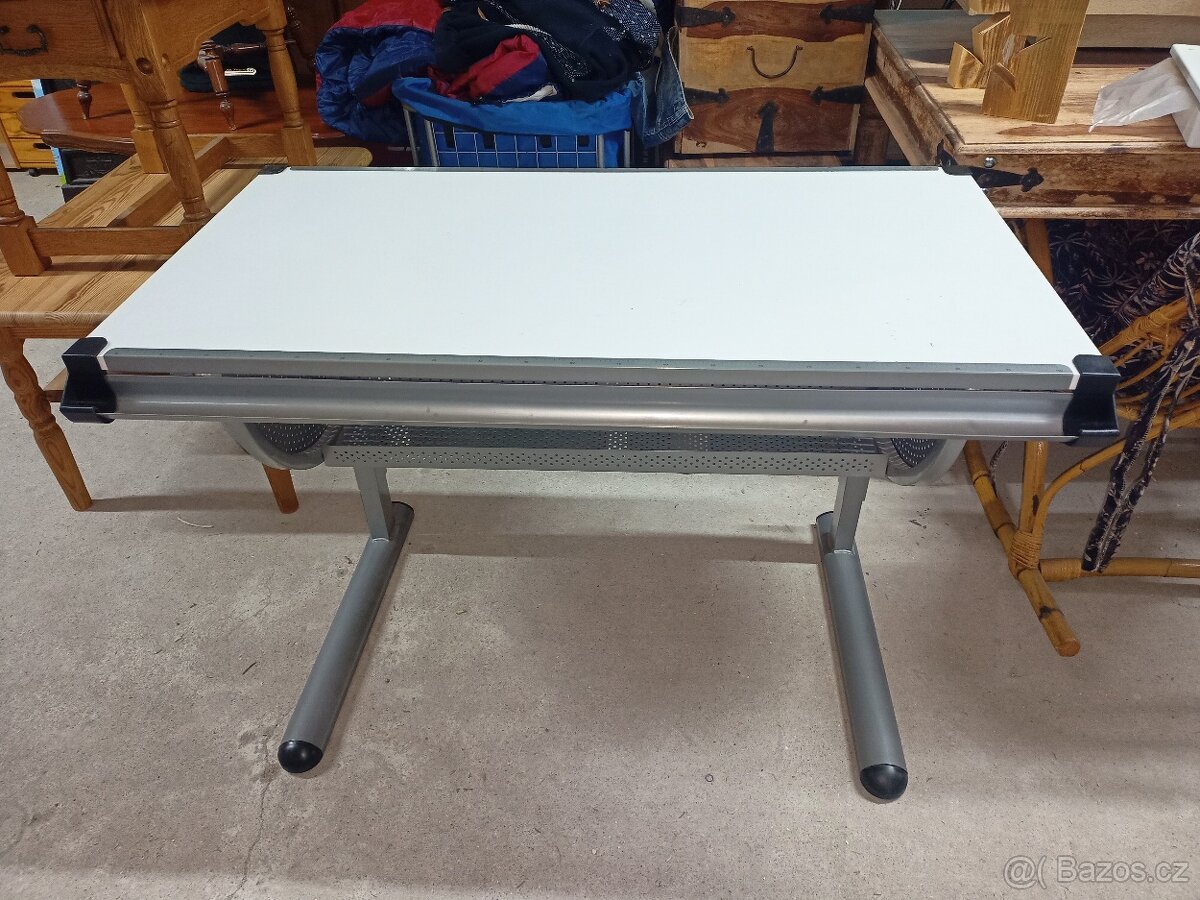 Prodám hezký psací polohovací stůl