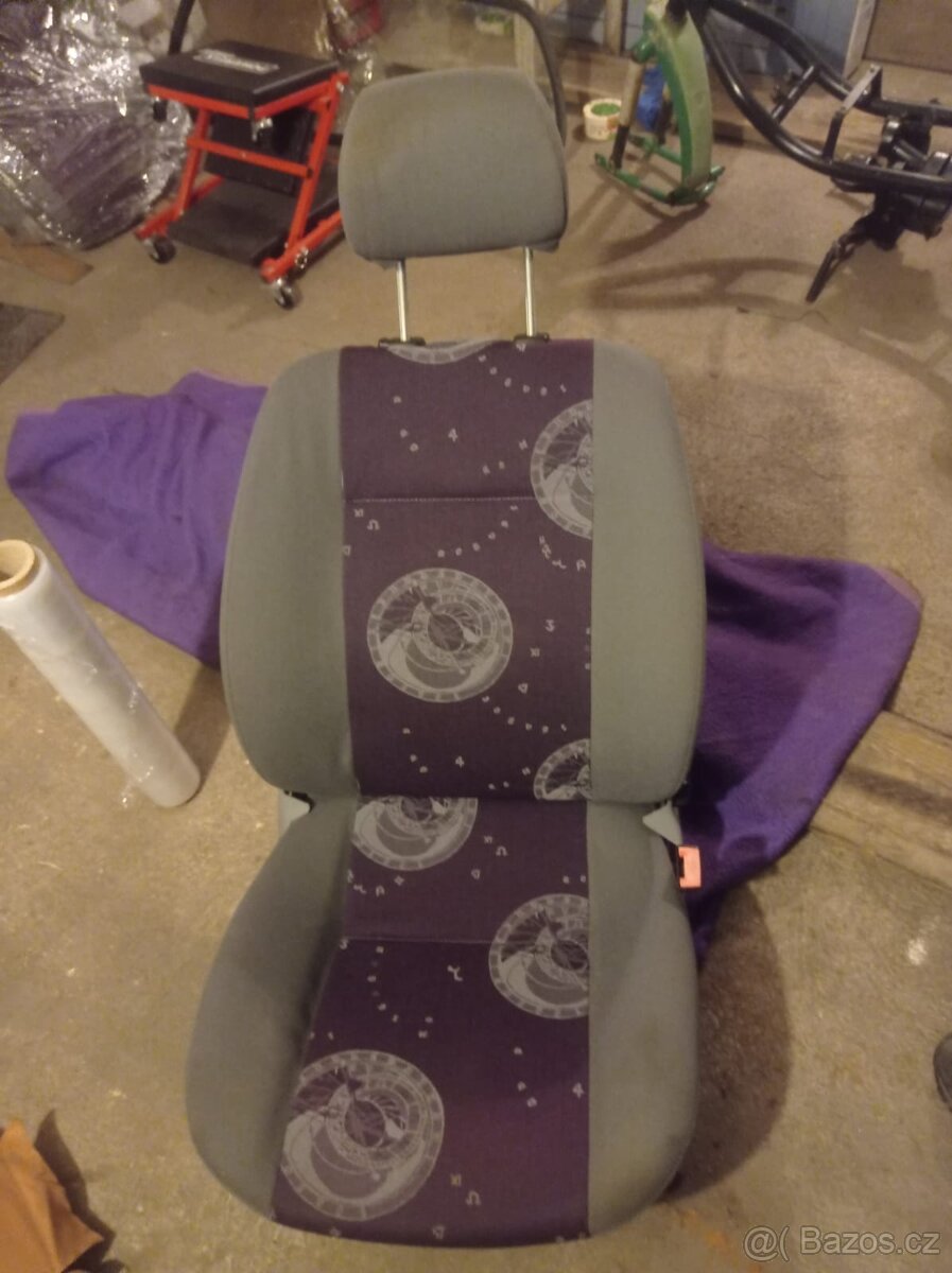 Škoda Felicia fialova mystery interiér sedačky