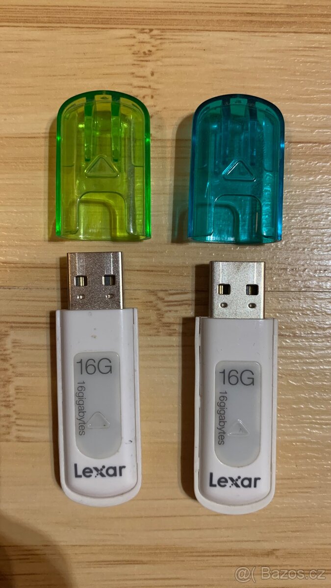 2x USB flash disk Lexar 16 GB s barevnými kryty