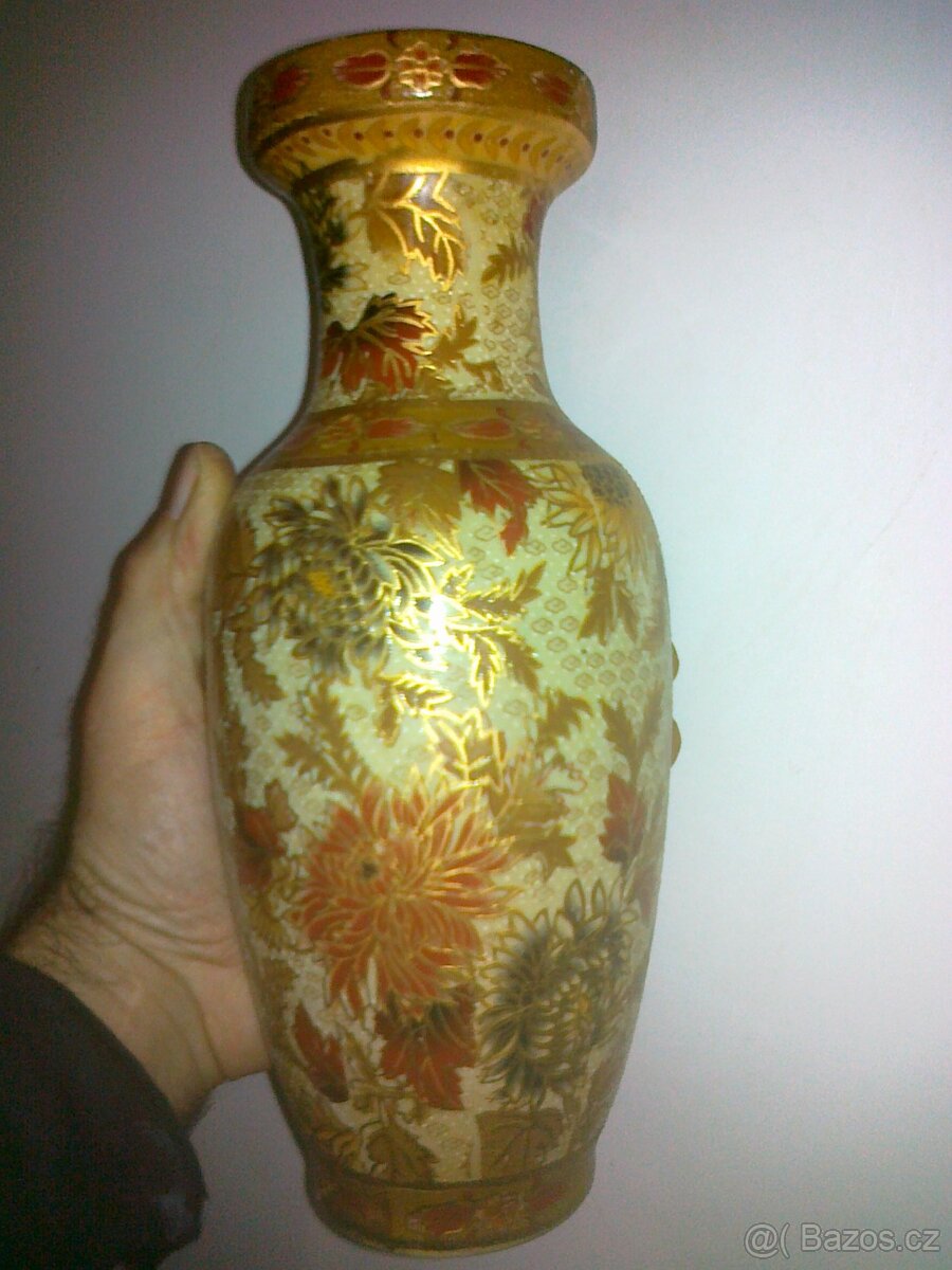 starší čínská váza