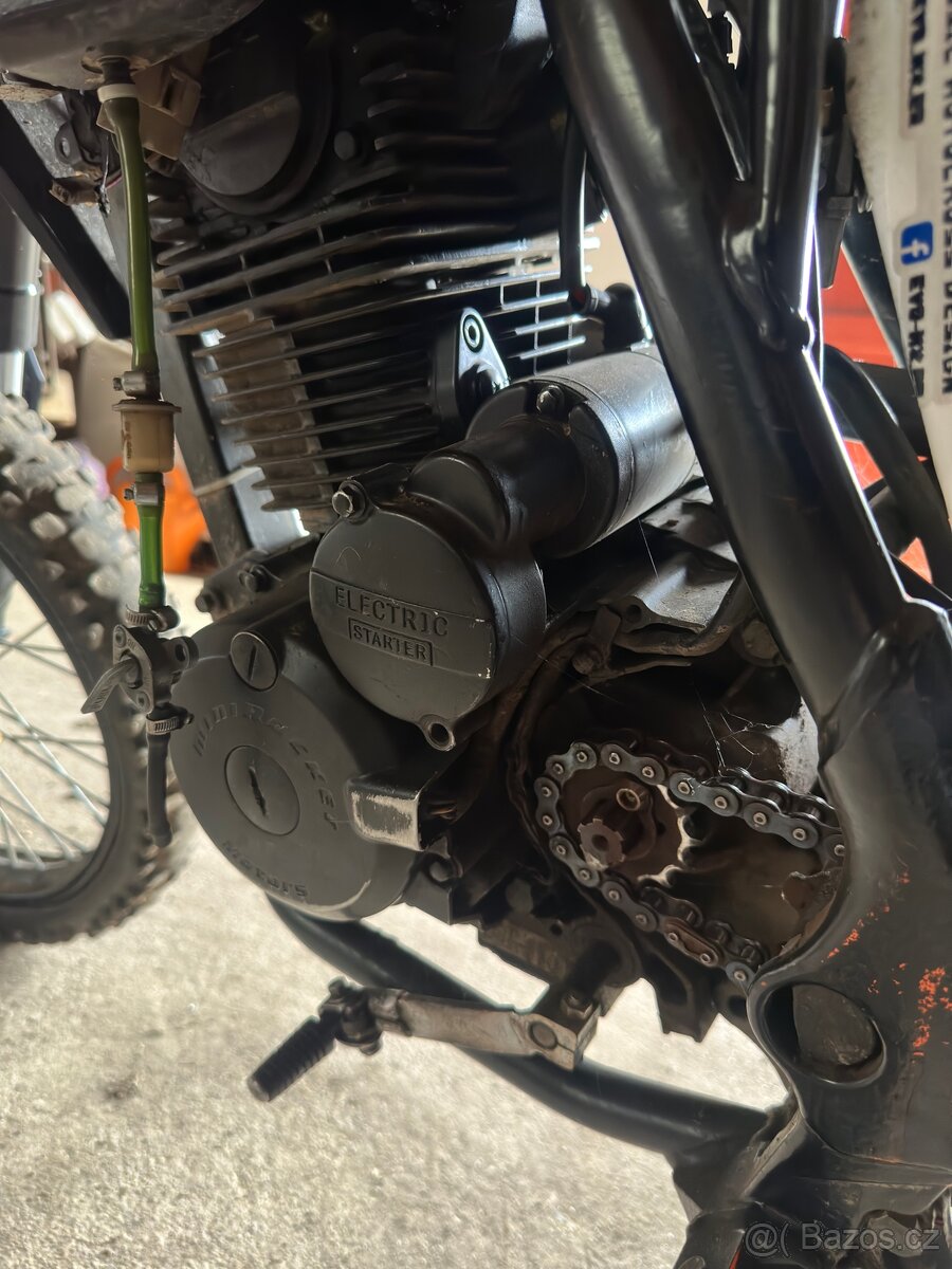 Minirocket hurricane 250 celek nebo N.D