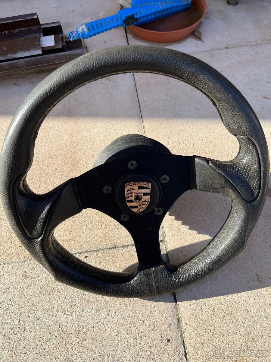 Sportovní volant Porsche 944