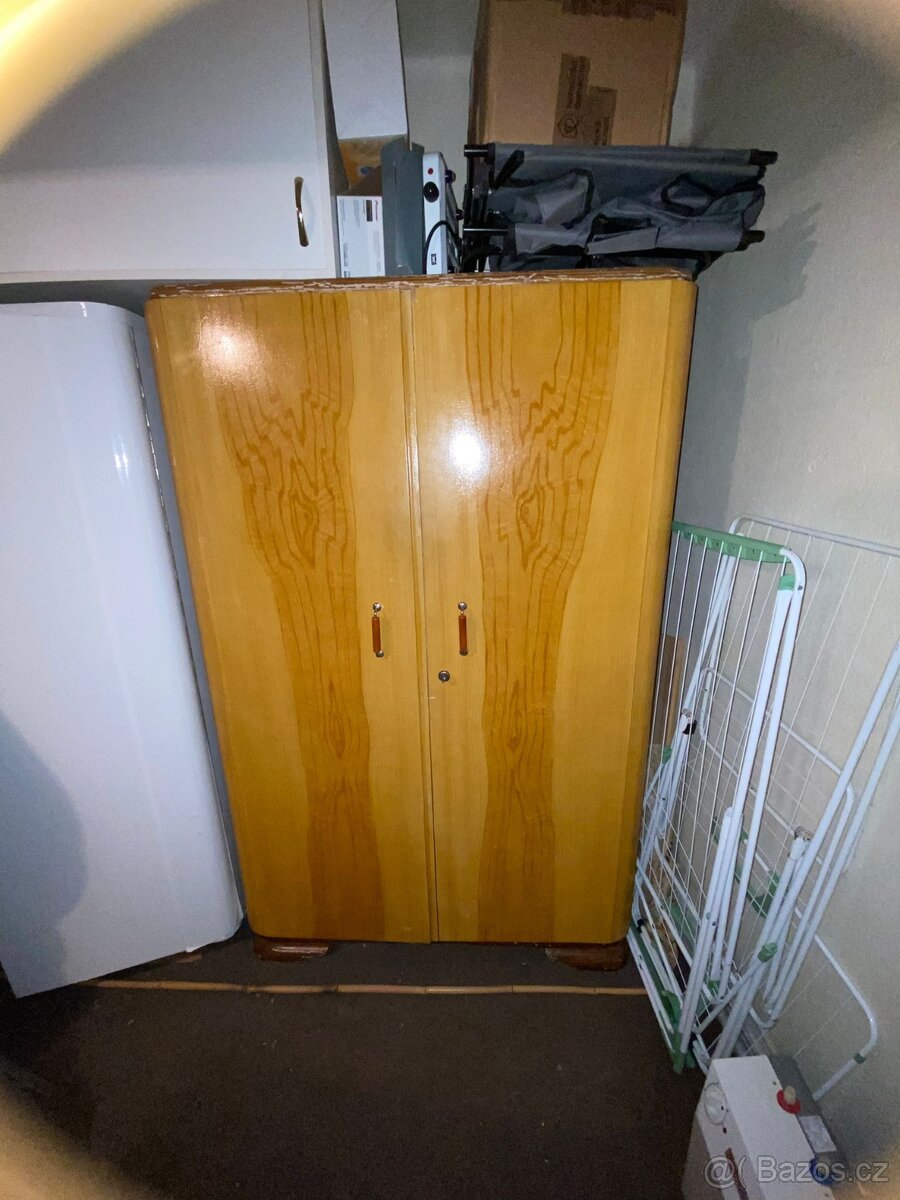Retro šatní skříně