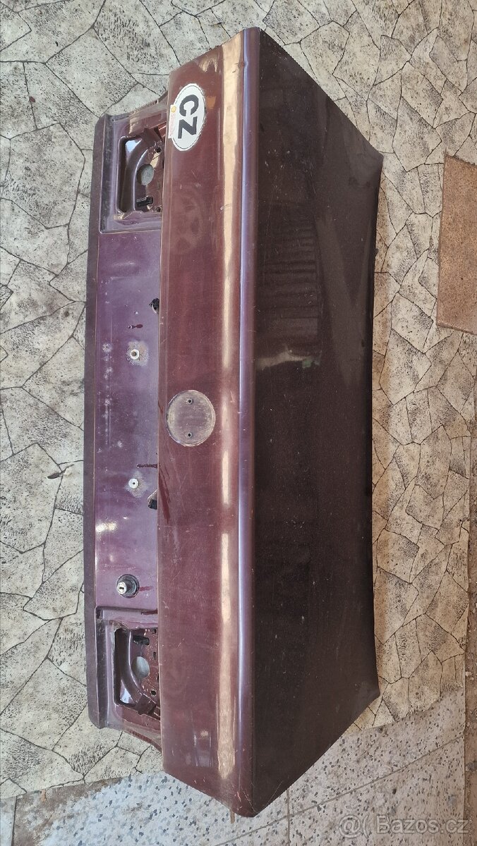 BMW E34 - zadni kapota