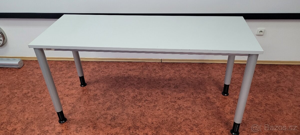 Kancelářský stůl