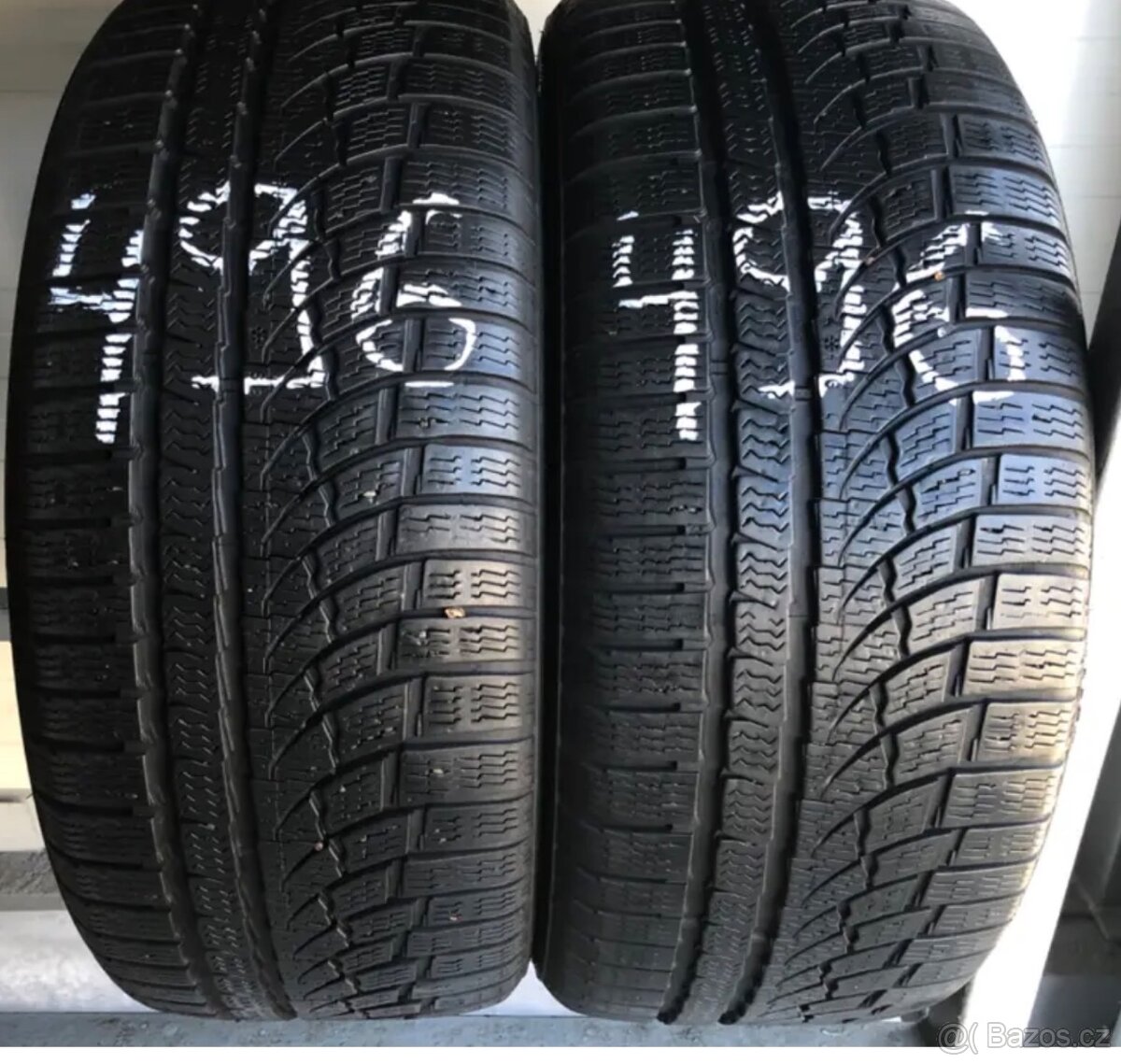 Zimní pneu č.496 - Nokian - 235 45 19 - extra-load