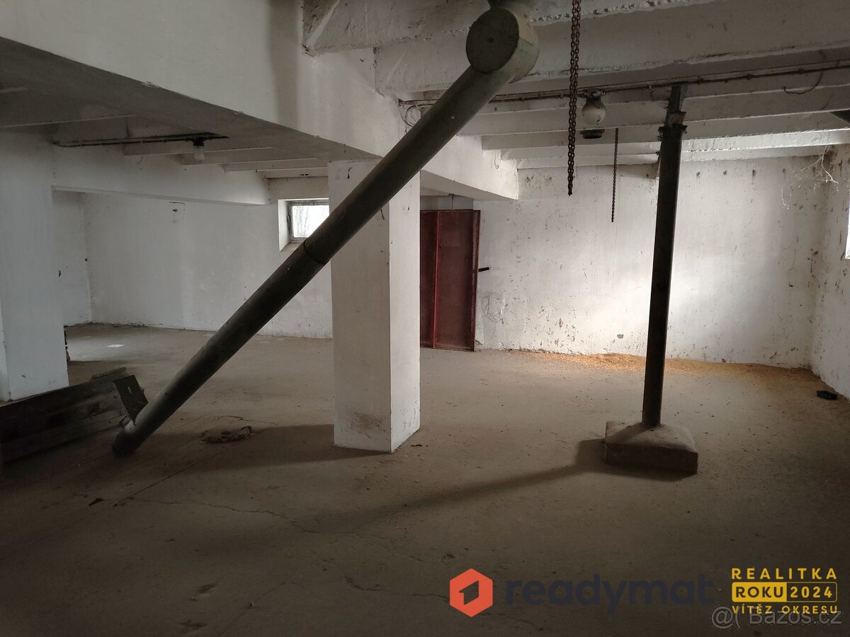 Pronájem skladových prostor 200 m² v průmyslovém areálu, Dol