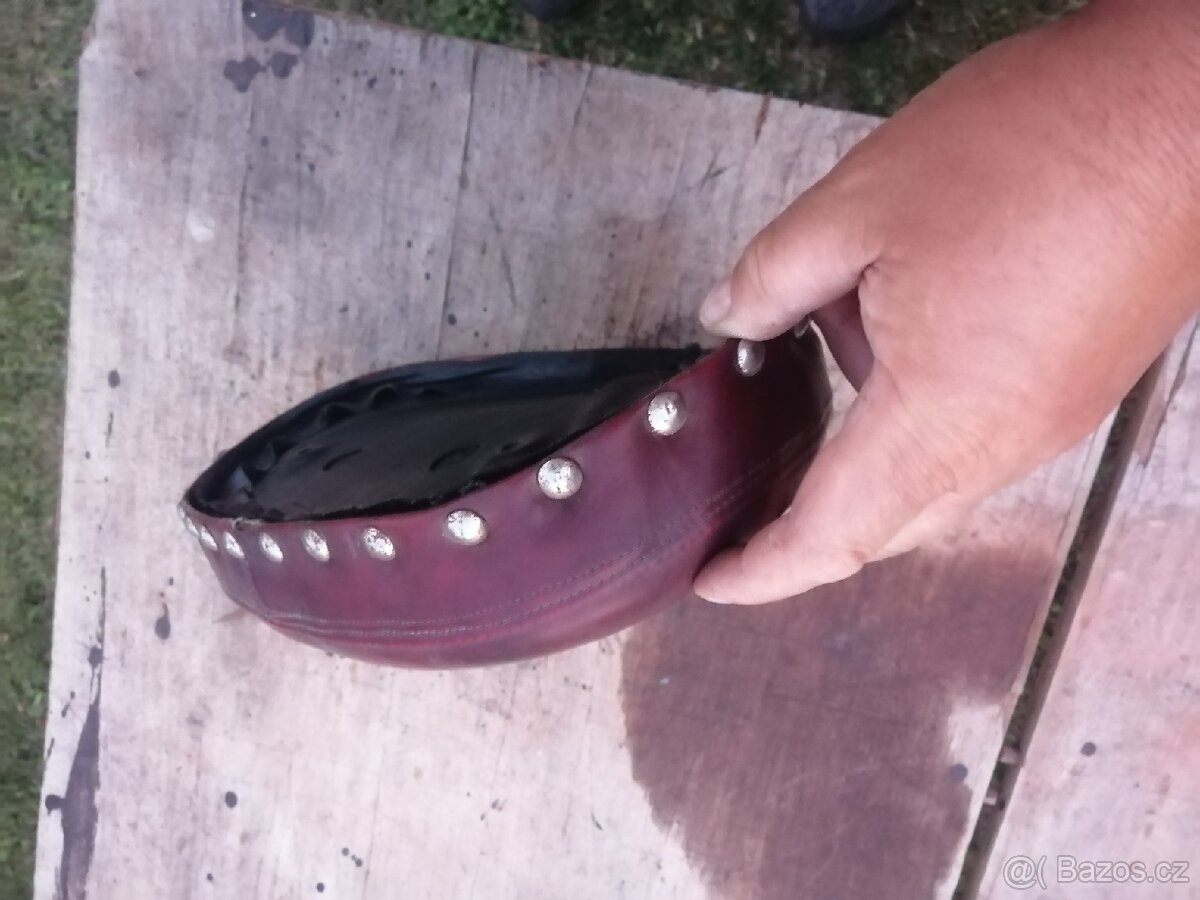 Jawa 350 Pérák komunista sedlo