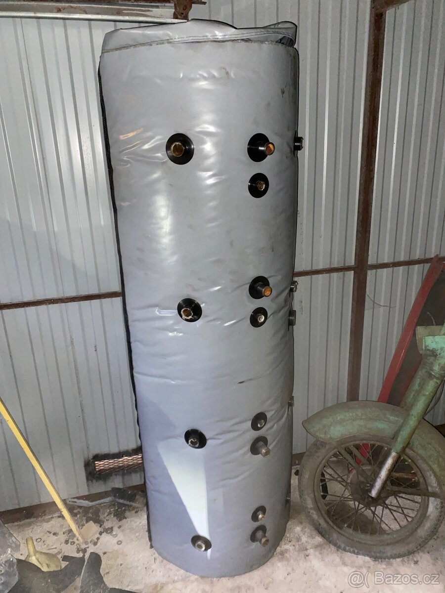 Akumulační nádrž 200l
