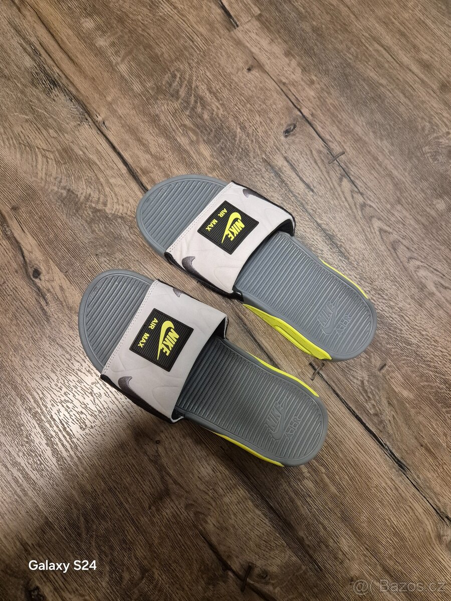 Pantofle NIKE AIR MAX velikost 38