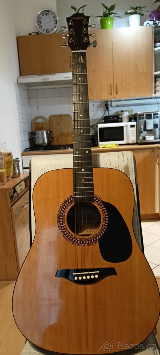 Akustická Kytara 80 let