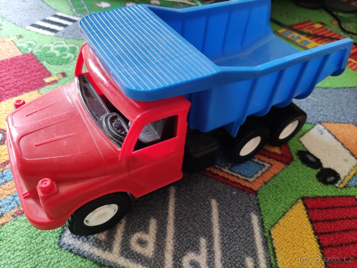 Tatra 148 modročervená Dino