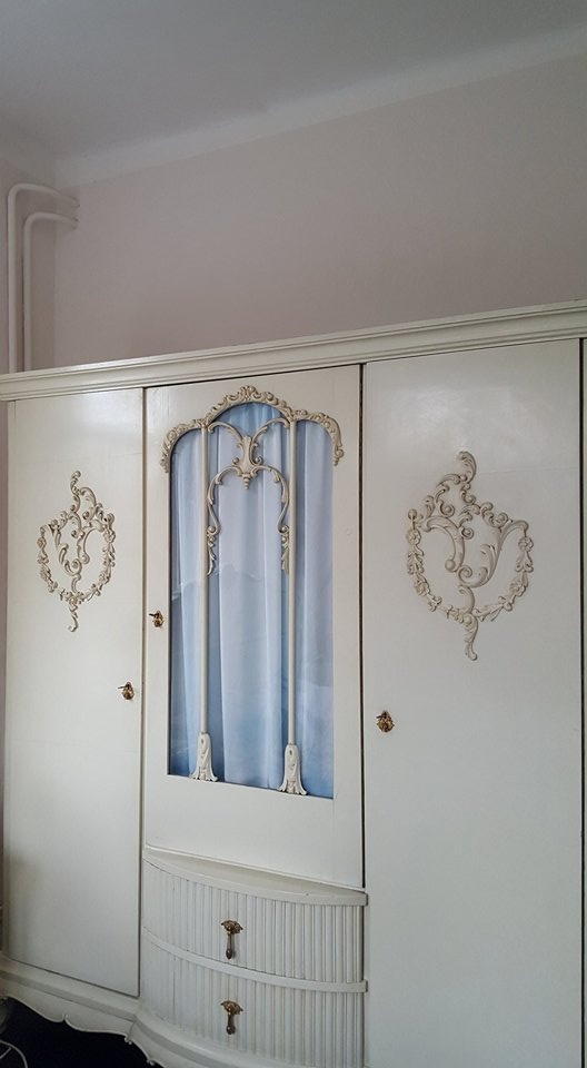 Starožitná skříň