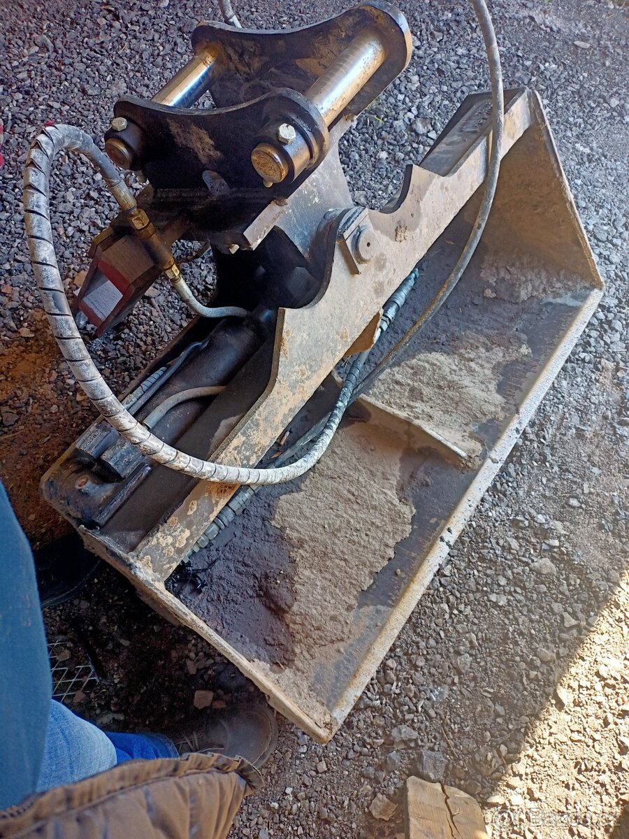 Hydraulická svahová lžíce