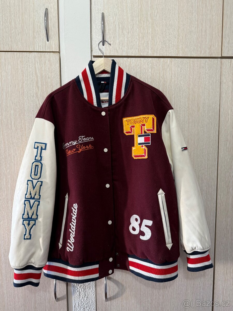 Tommy Jeans baseballová buná