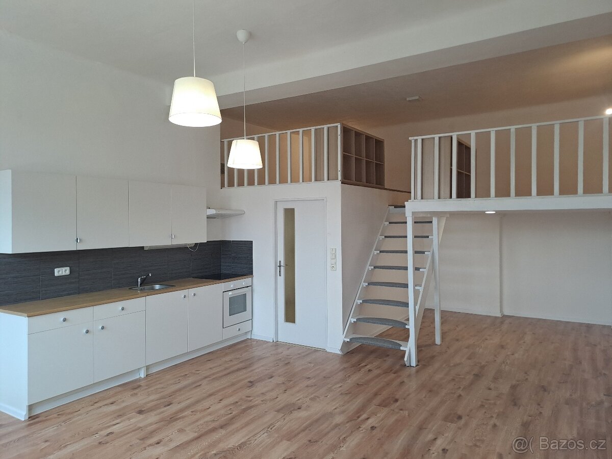 Pronájem bytu v M. Budějovicích 1+kk 50m2+spací patro