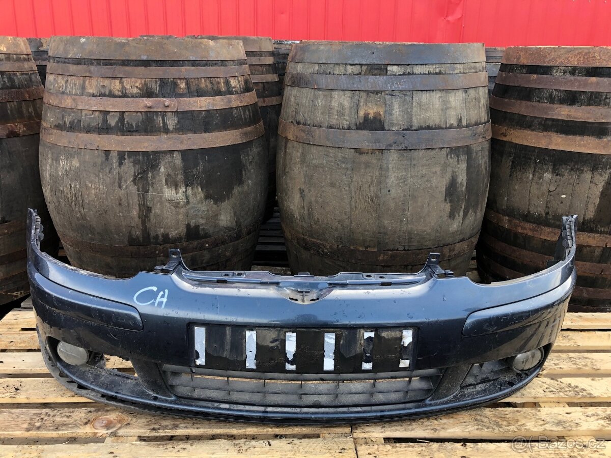 Přední nárazník VW Golf 5