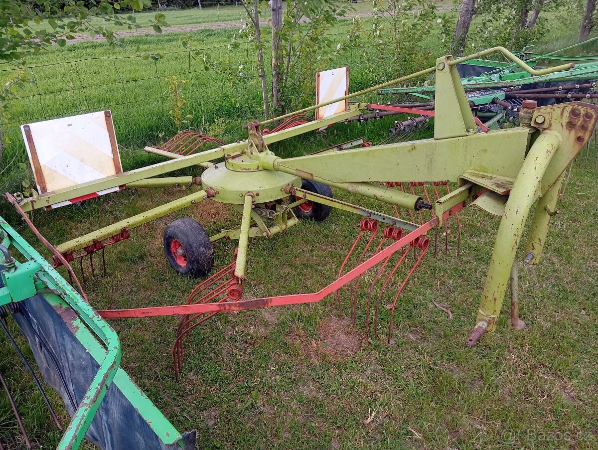 Shrnovač nahrabovač sena CLAAS