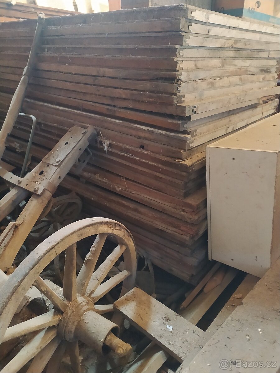 Dřevěné desky cca 125x3300