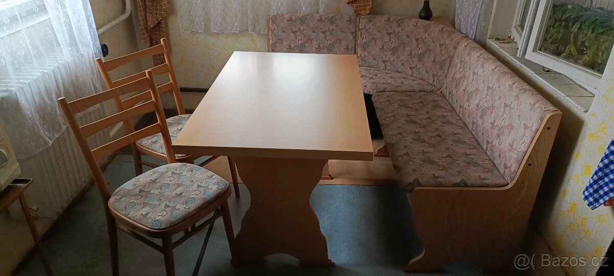 Sada rohová sedačka+stůl+ 2 židle
