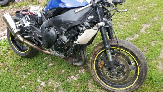 Yamaha YZF R1 2003 Prodám náhradní díly