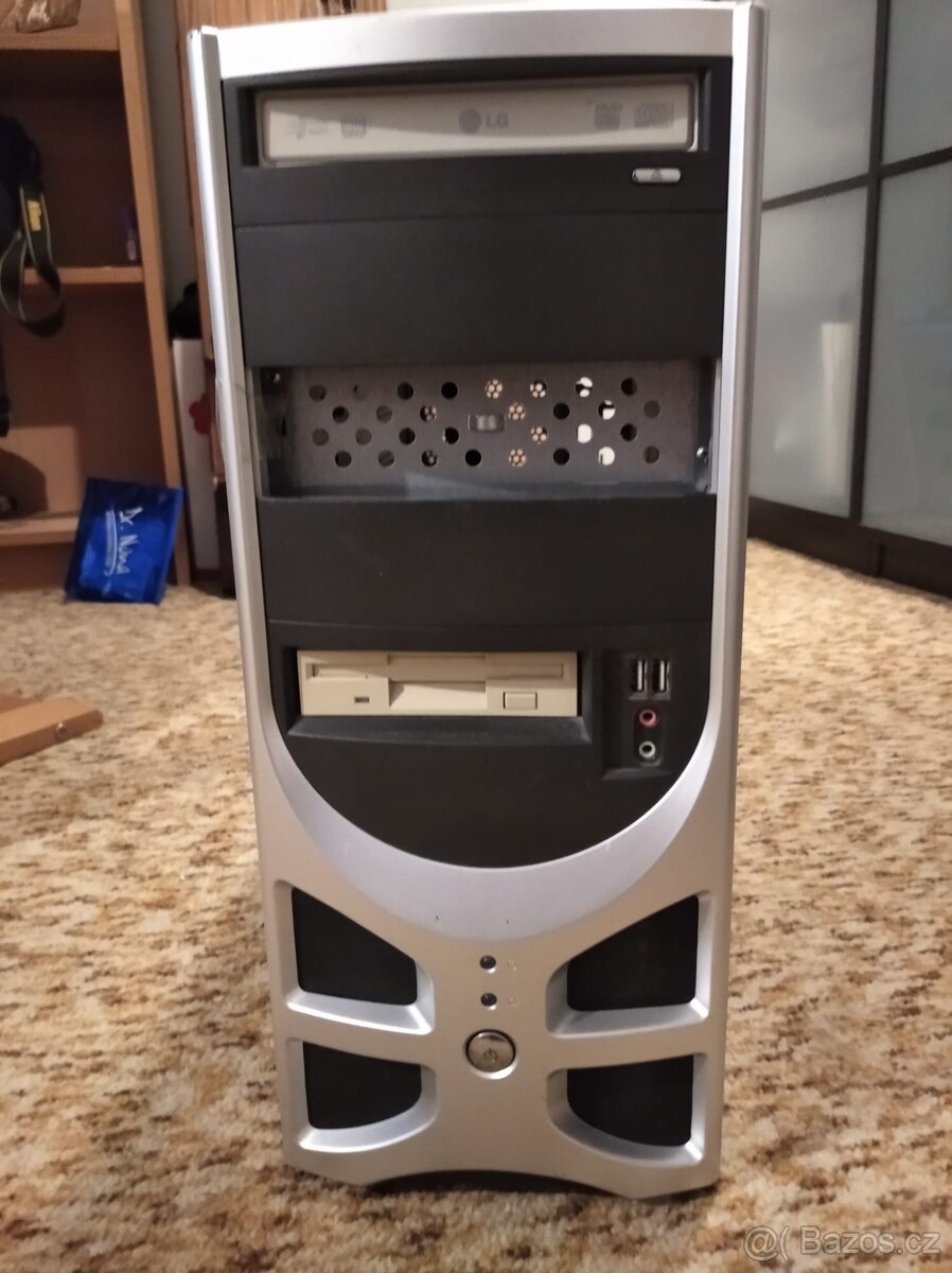 ATX stará PC skříň