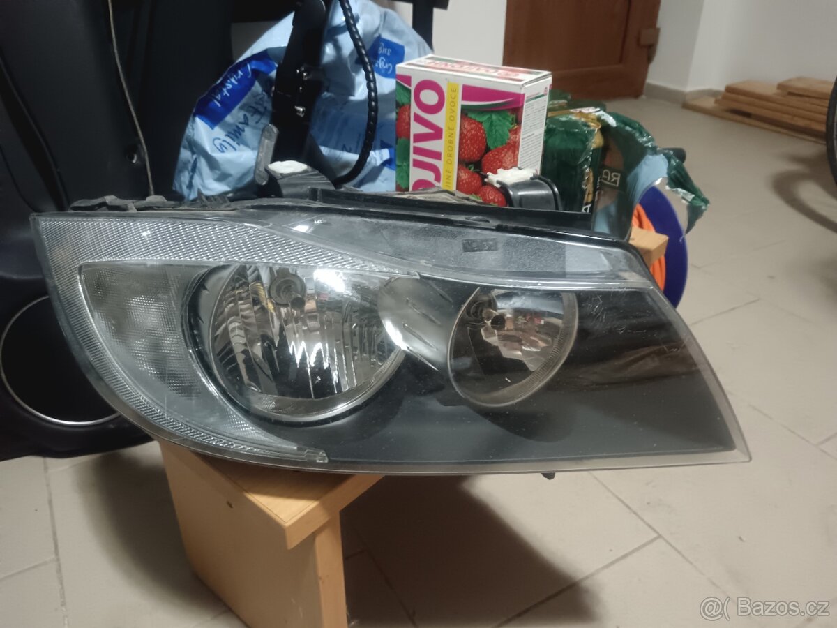 Pravé přední světlo z BMW E90/e91