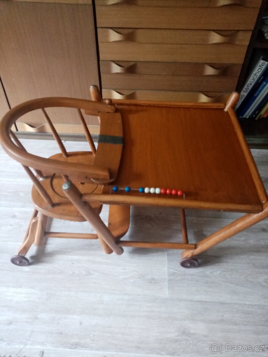 Dřevěná dětská židle