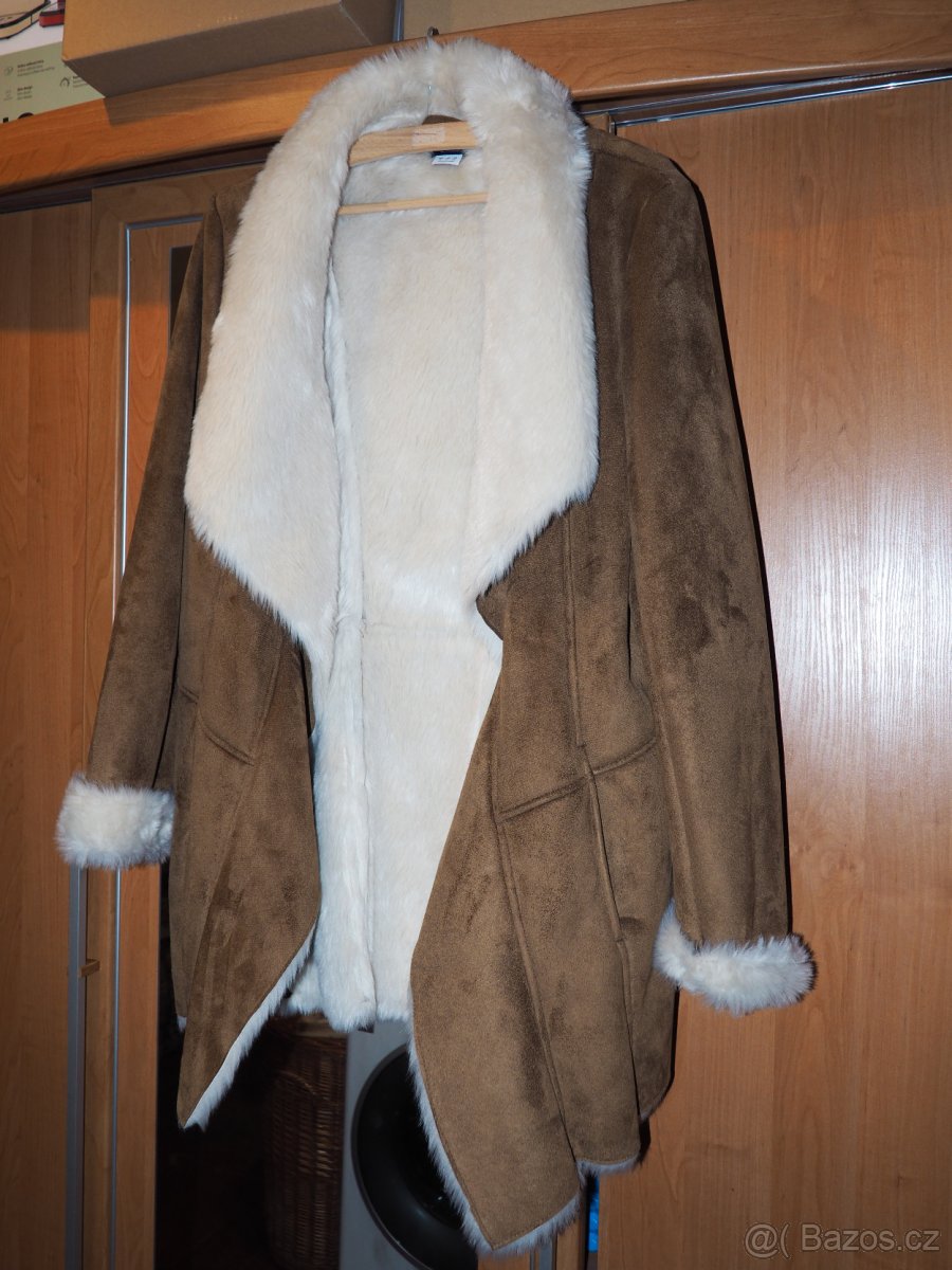 Hnědý kožíšek F&F
