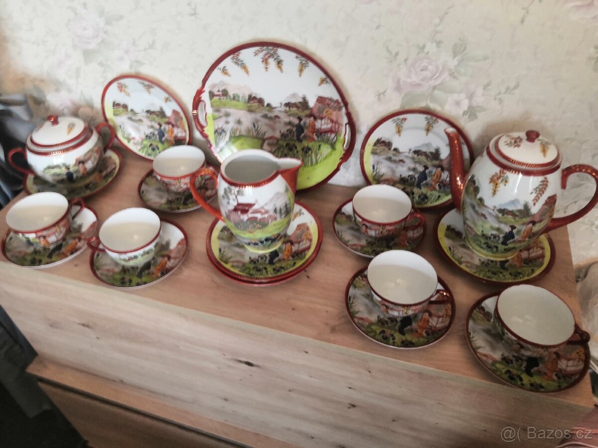 Starý Čínský porcelánový servis.
