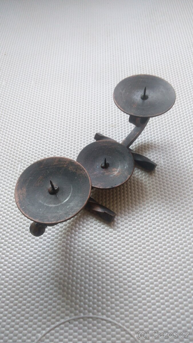 Svícen kovový, ruční práce