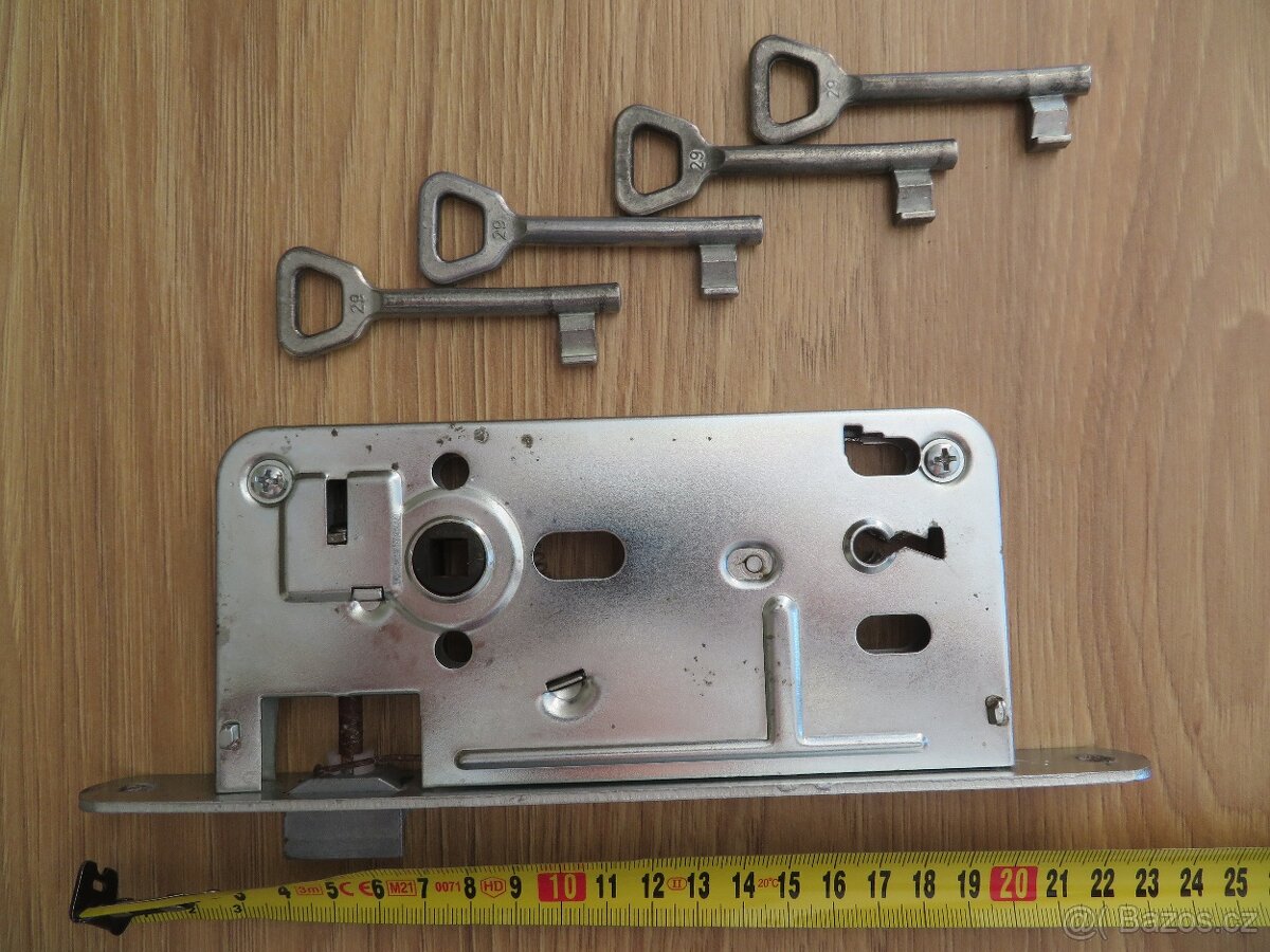 Vložka do dveří/brány/branky a 4 klíče