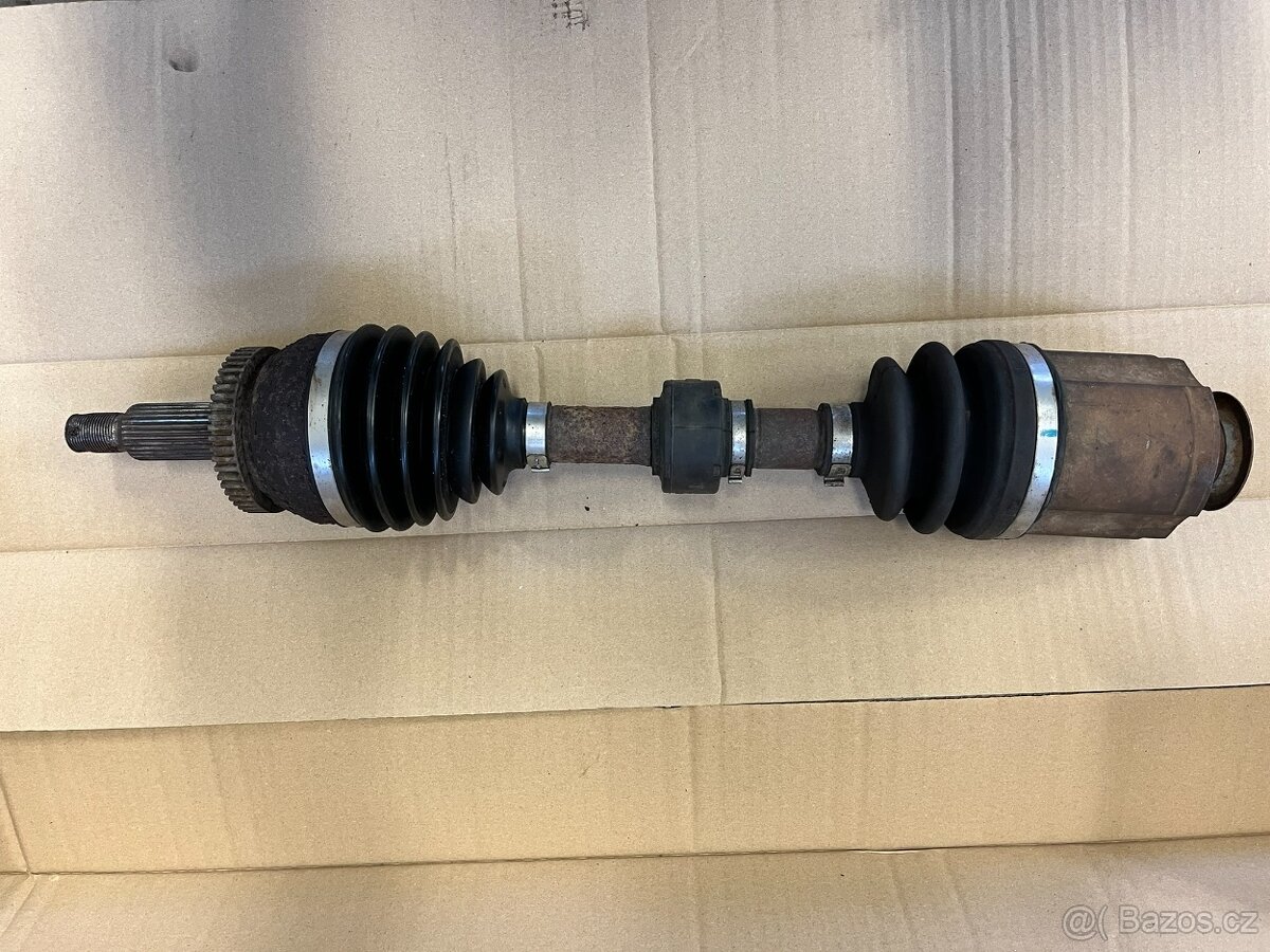 Hyundai Santa Fe - pravá poloosa