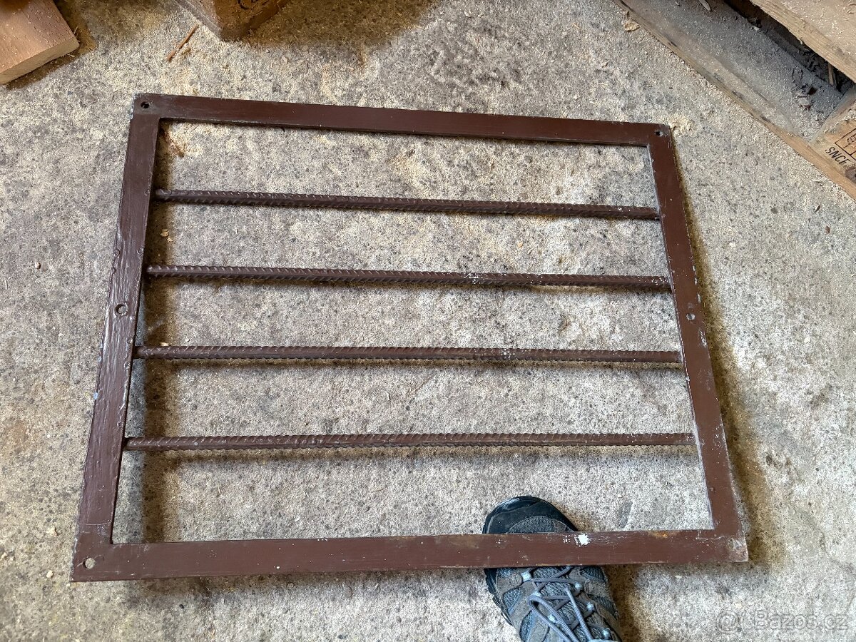 Mříž na okno (sklep) 62x50cm