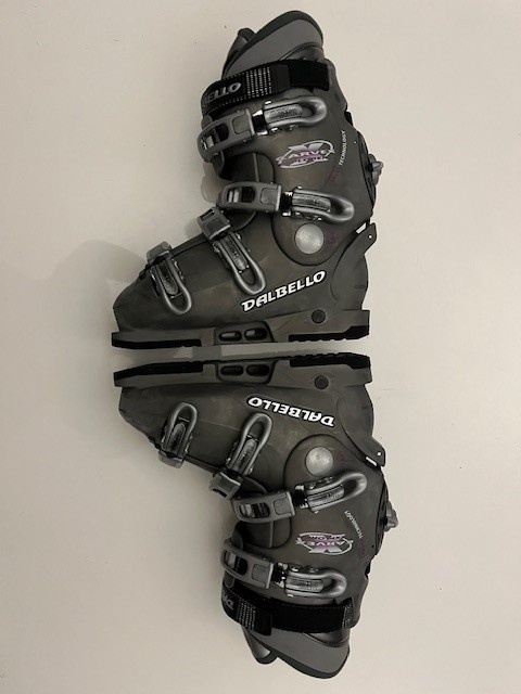 Nové dětské lyžáky 235mm