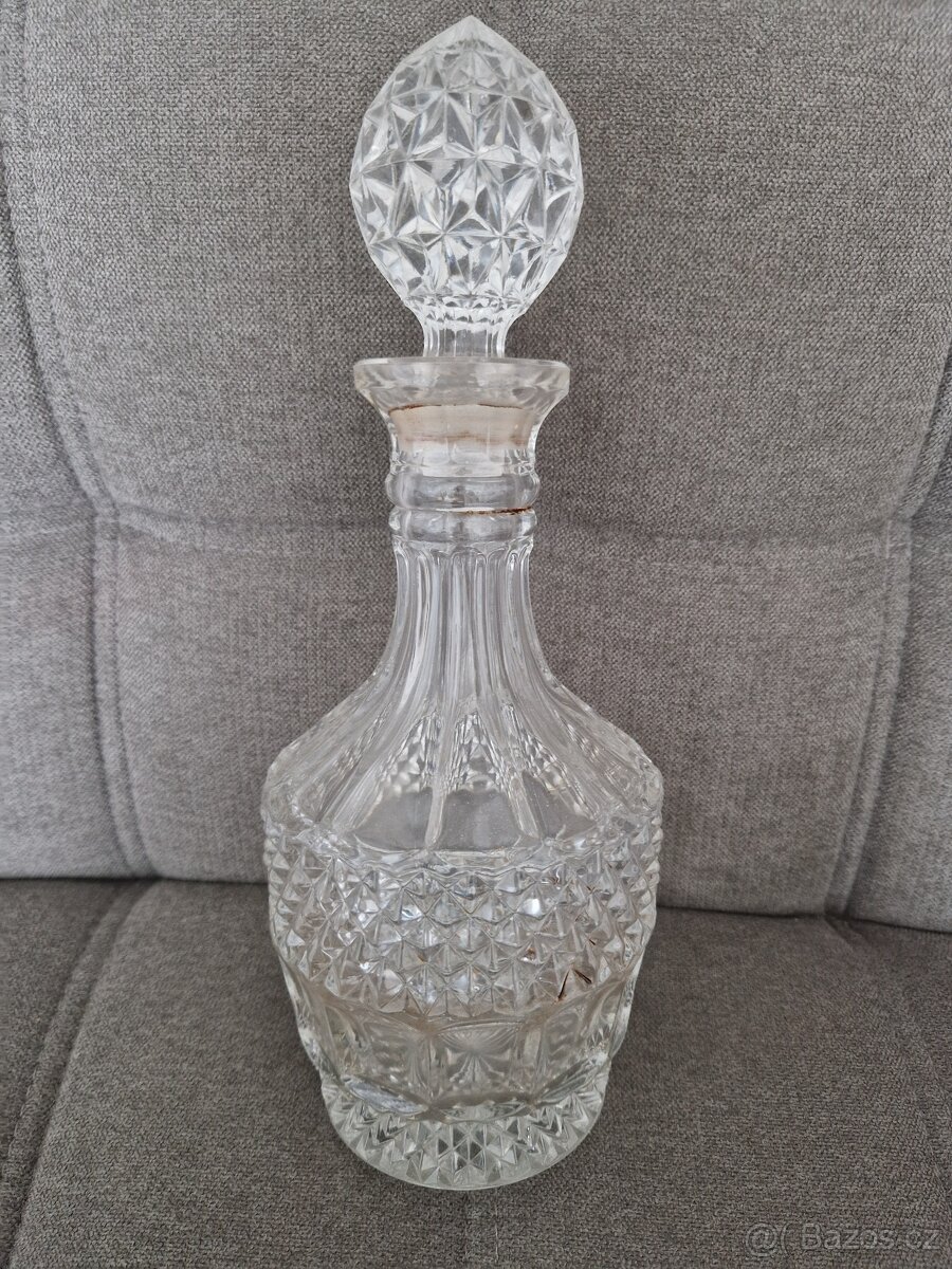 Broušená nádoba na likér 700ml