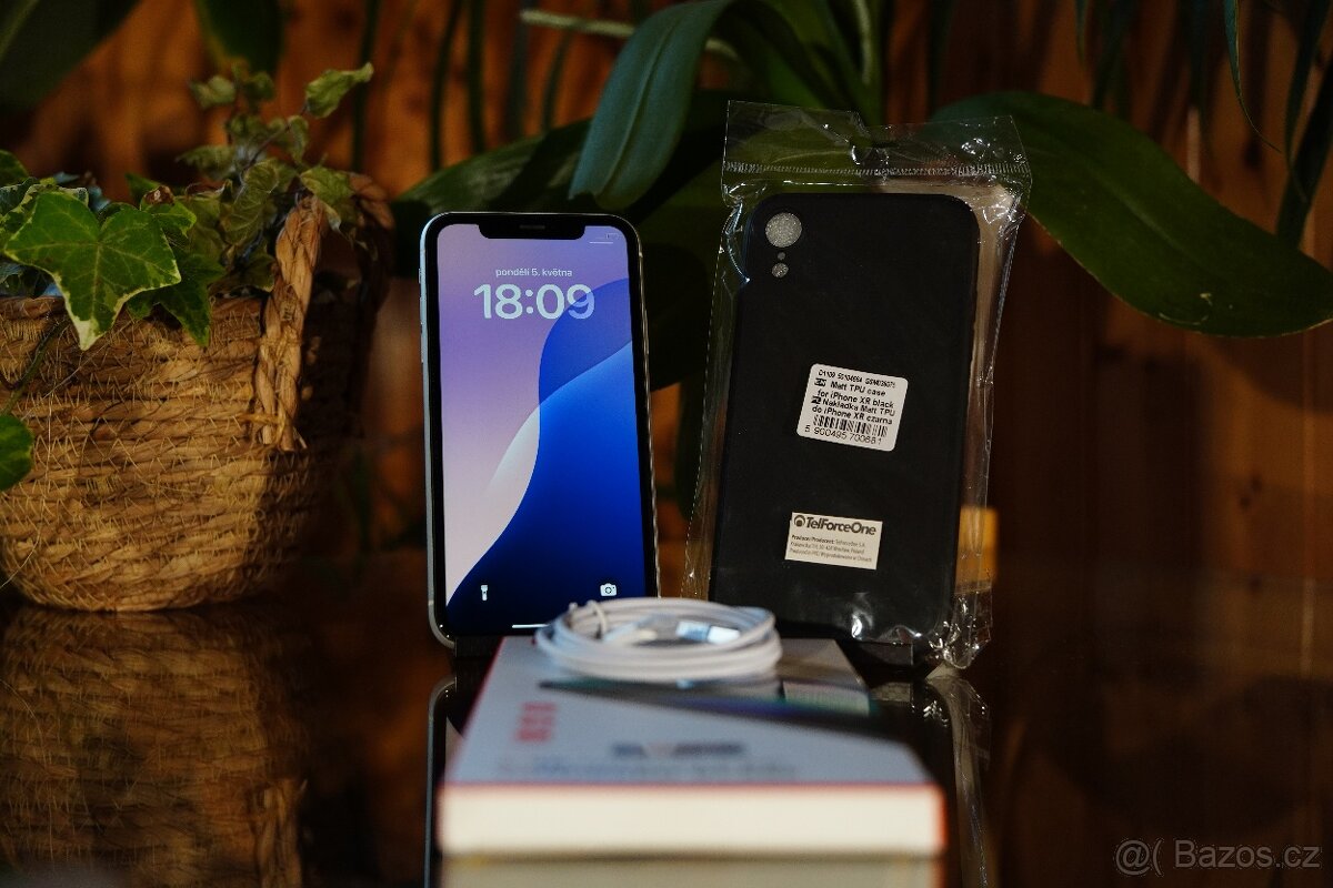 iPhone XR 64GB bílý