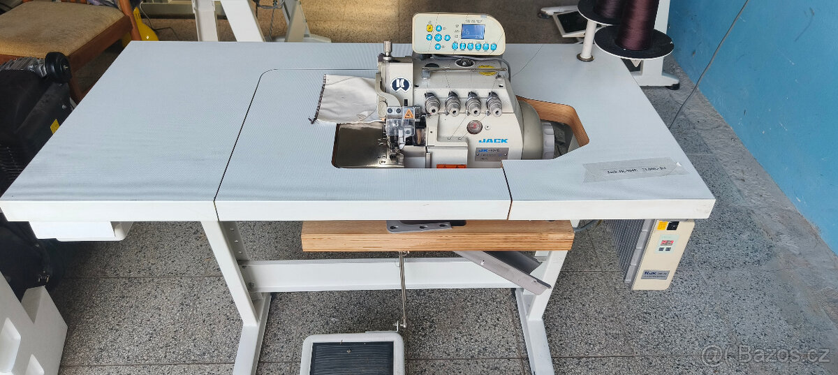Průmyslový automatický 4 nitný overlock Jack JK-904E