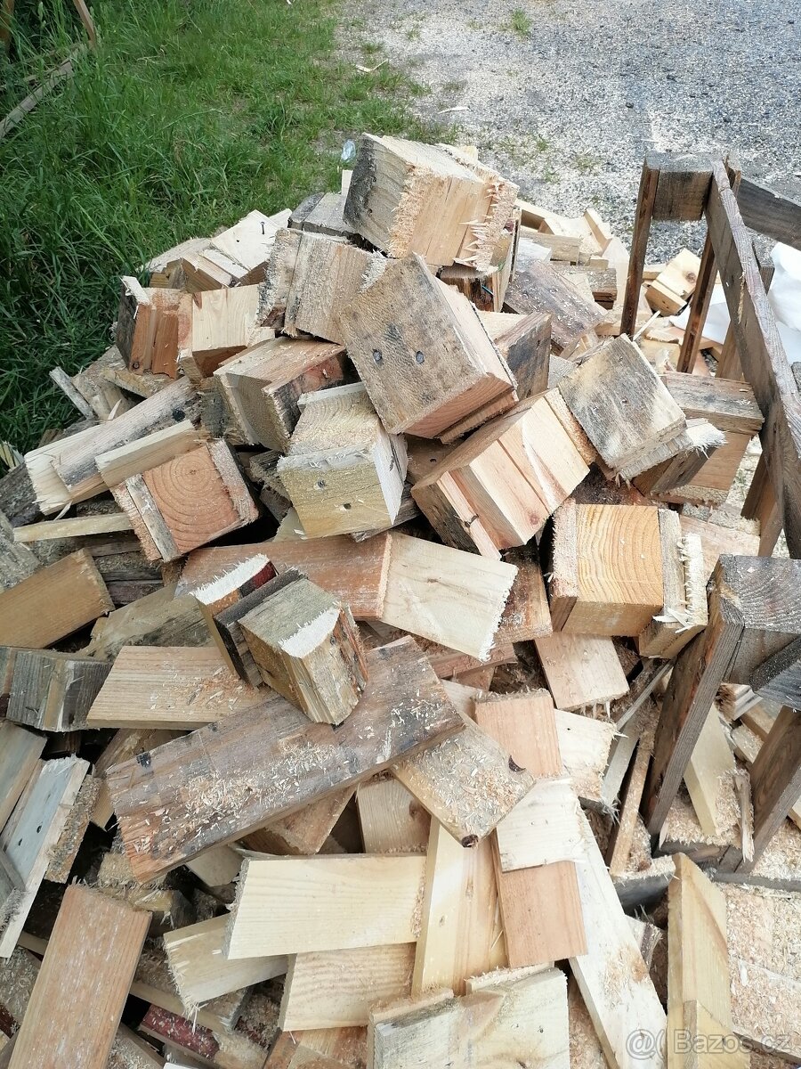 DŘEVO NA TOPENÍ