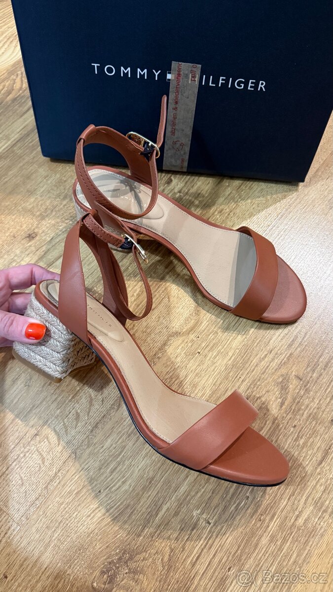 Dámské kožené sandály Tommy Hifiger 39