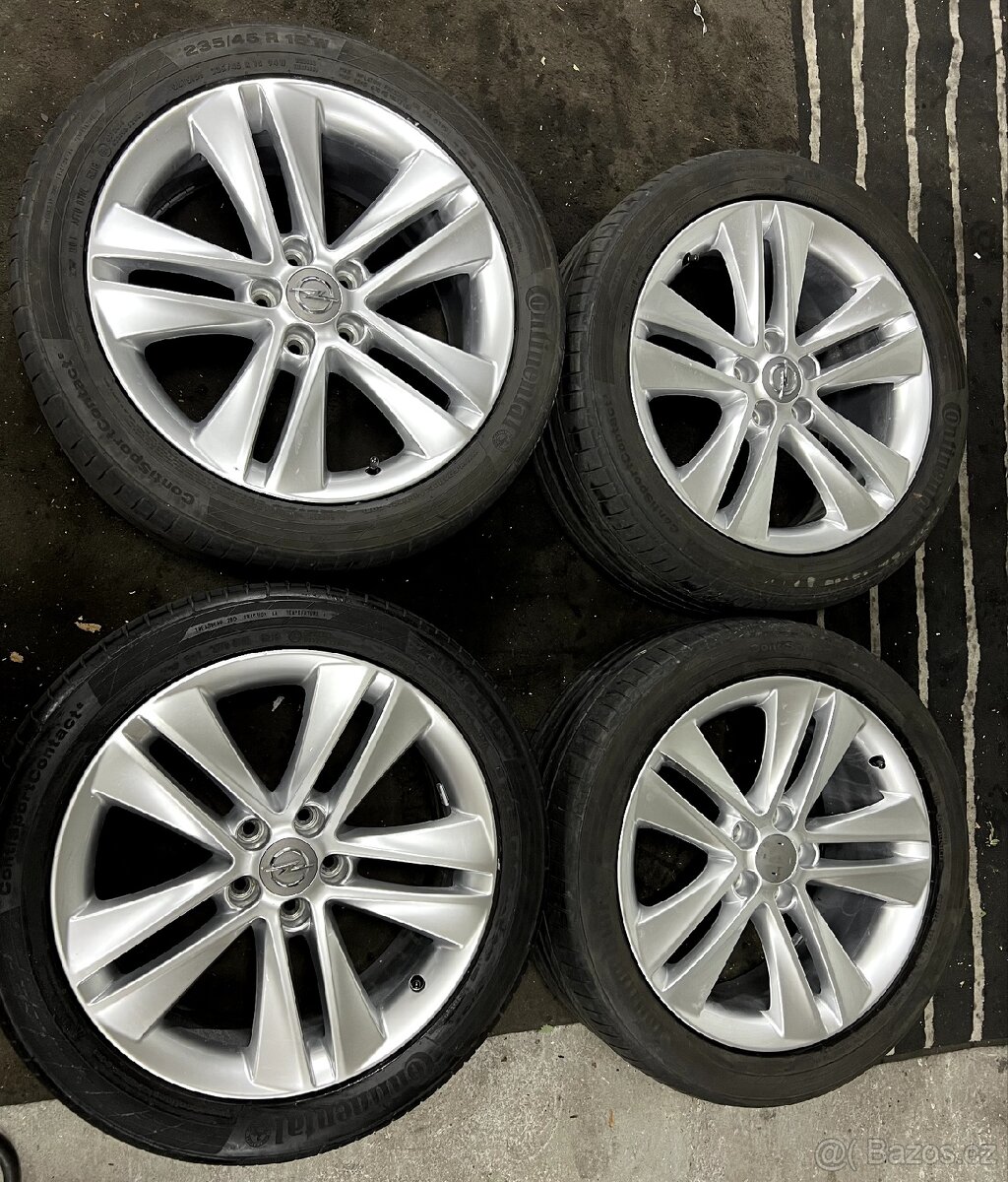 Letni sada Opel Astra 5x110 235/40 R18 ET37