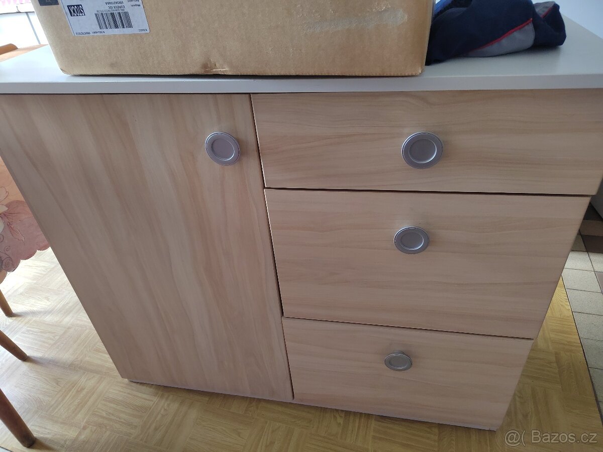 Skříň