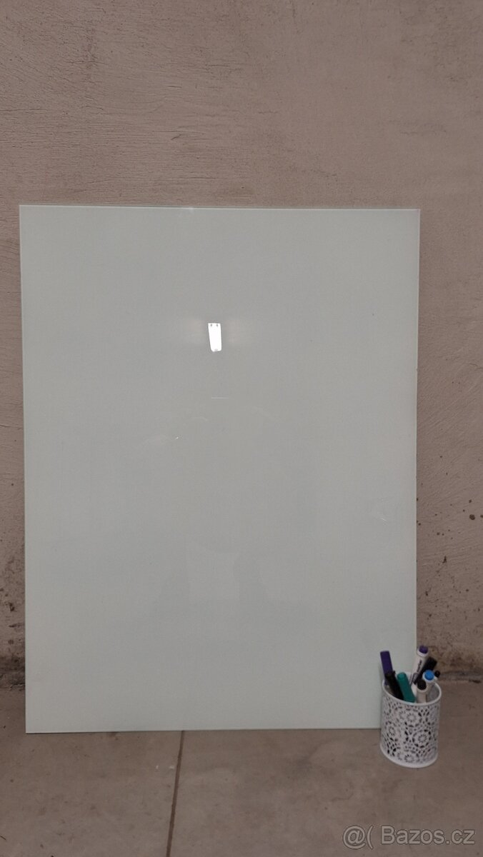 Skleněná magnetická tabule 60x80cm bílá závěsná