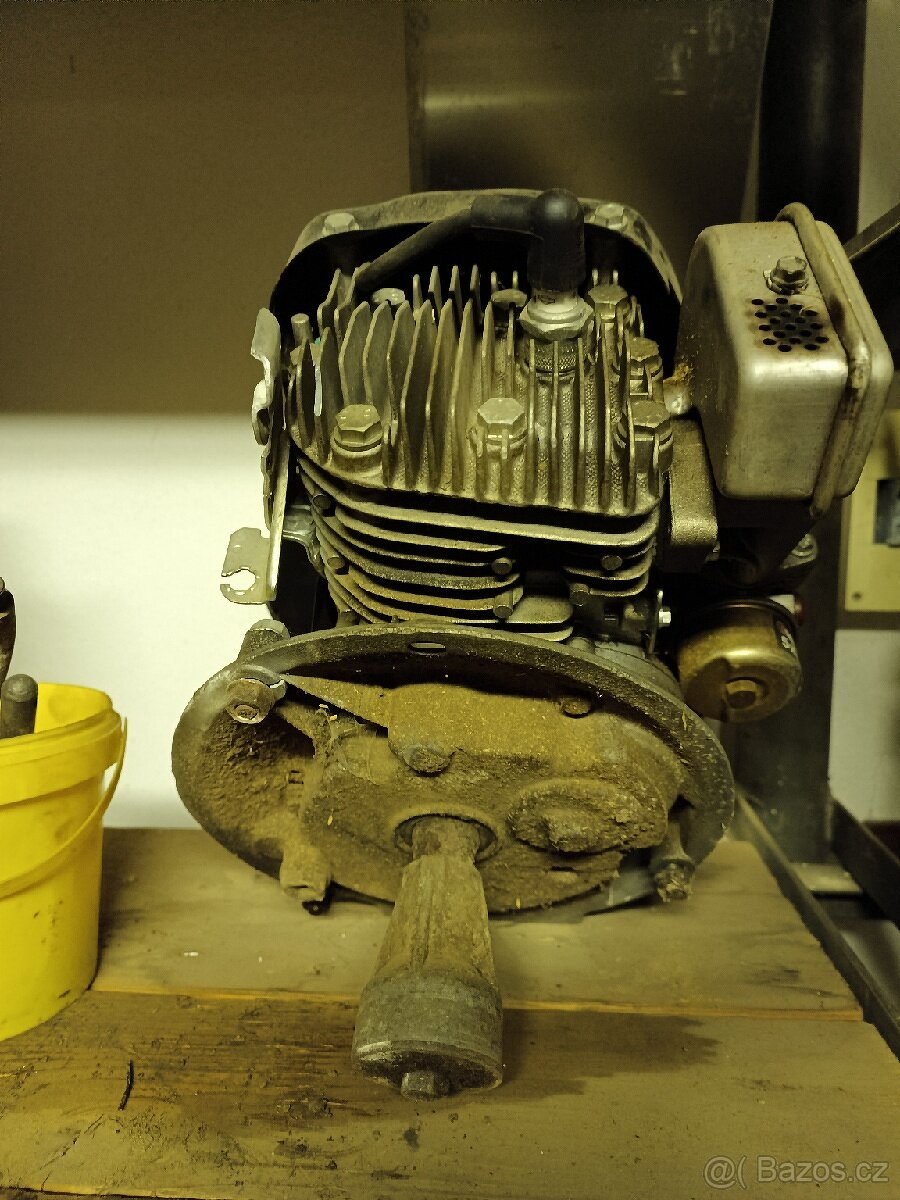 Motor ze sekačky